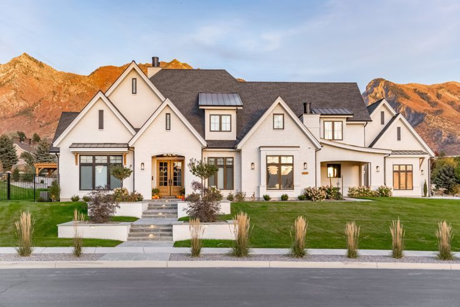 Read more about the article Why Out-of-State Investors Trust Rentomatic for Flat-Fee Property Management in Utah